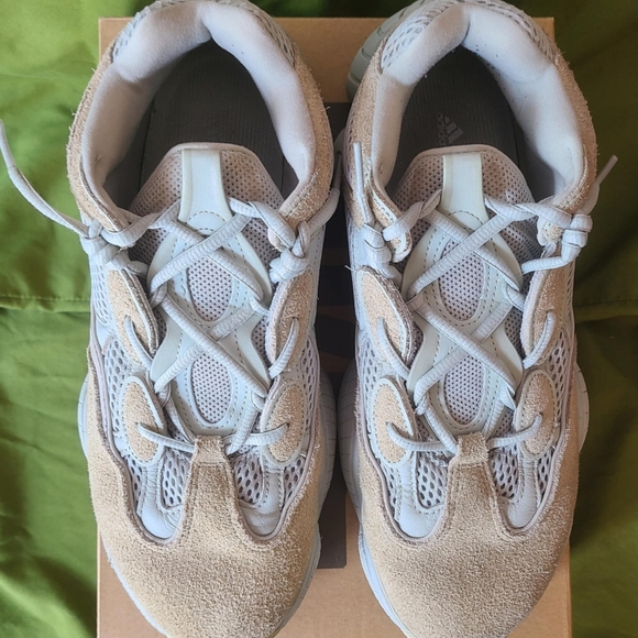 Addidas Yeezy 500 - Salt 2018 (Model ART EE7287) size 11. Pre-owned - Picture 4 of 6